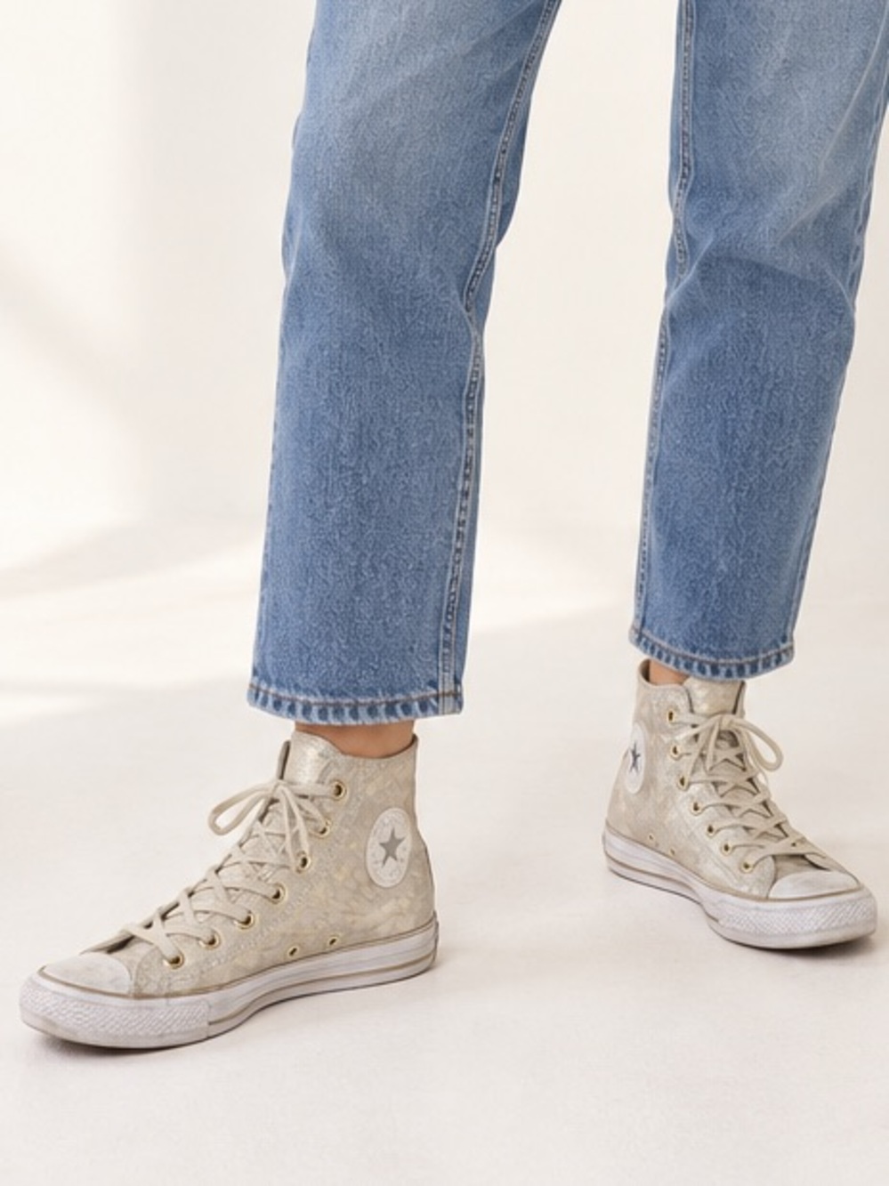 Converse Chuck Taylor Shimmer Leather High Tops Women’s 8